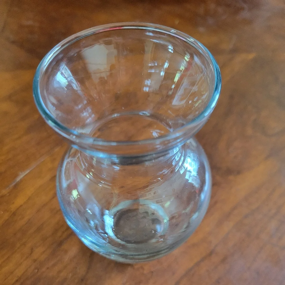 Vtg Bud Vase Hint Of Blue Glass